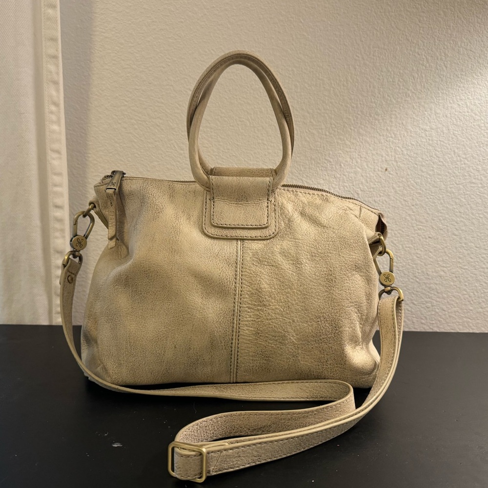 Hobo Medium Sheila in Gold Leaf